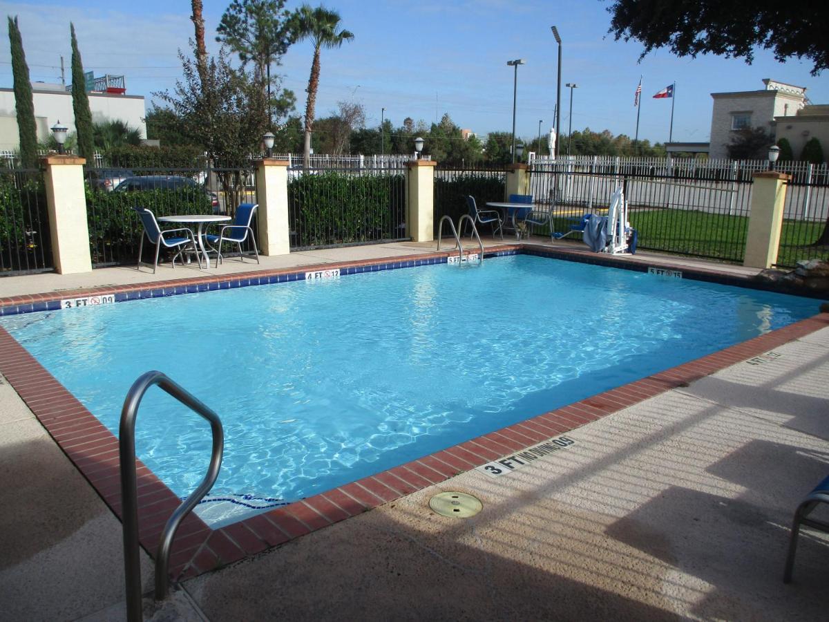 Days Inn & Suites By Wyndham Sam Houston Tollway Jersey Village Exterior foto